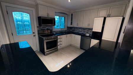 For Lease - 17 Law Crescent, Richmond Hill, Ontario - Photo 3