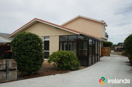 Large Family Home in Parklands - Photo 3