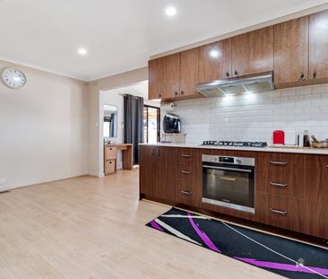 31 Carnoustie Drive, Sunbury, Vic 3429 - Photo 2