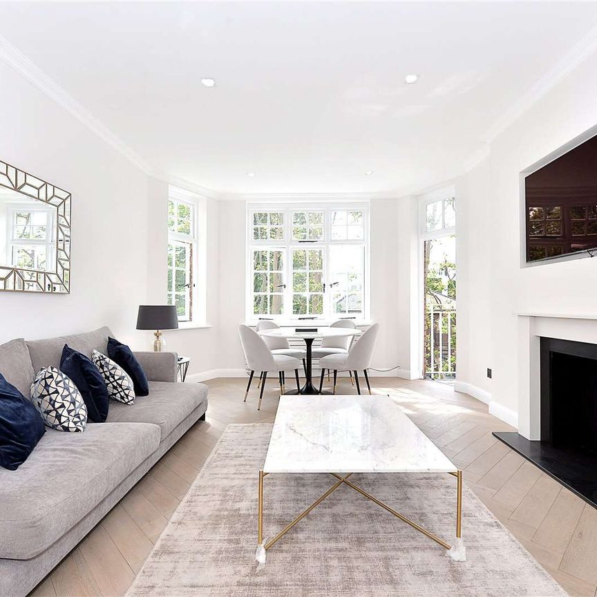 Immaculate three bedroom apartment to let with a balcony - Photo 1