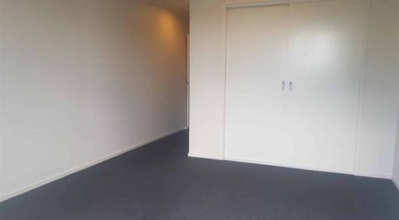 SPACIOUS ROOM WITH ENSUITE - Photo 3