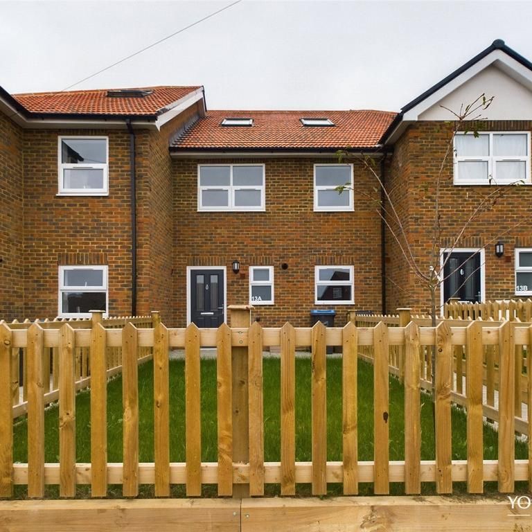 4 bedroom end of terrace house to rent - Photo 1