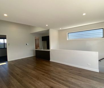 Modern & Luxurious! - Photo 4