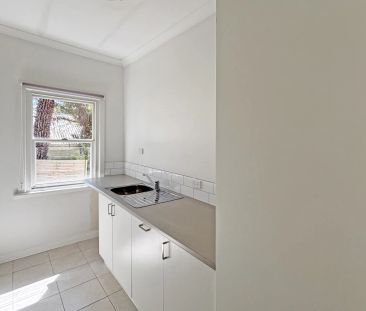 Charming Inner Town Home - Photo 4