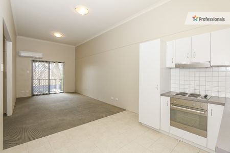 TIDY 2 BEDROOM IN SECURE COMPLEX - Photo 4