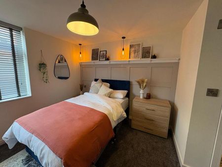 1 bedroom in a house share to rent - Photo 2