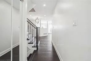 Condo Townhouse For Lease | W9248363 - Photo 3