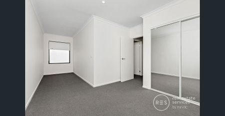 Beautifully Appointed Home in Thriving Aintree Community - Photo 2