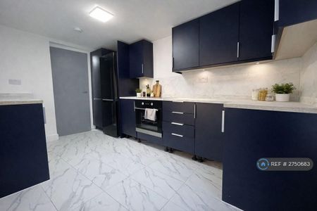 1 bedroom in a house share to rent - Photo 4