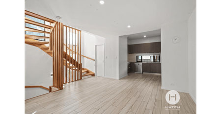 Luxurious Three-Story Townhome for Rent - Photo 2