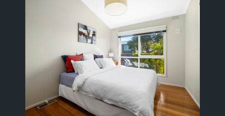 Effortless coastal living opposite the foreshore - Photo 4