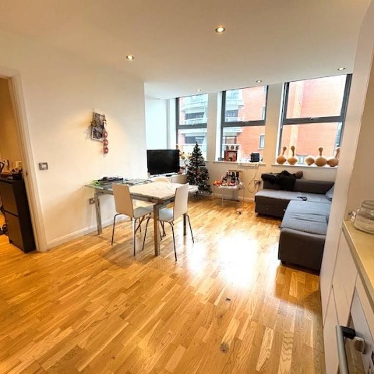 2 bedroom flat to rent - Photo 1