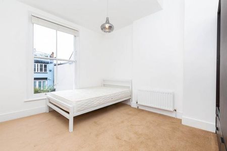 Contemporary one bedroom flat set on the first floor of a period conversion - Photo 2