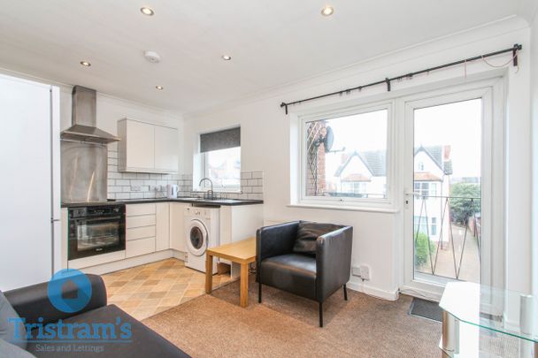 3 bed Flat for Rent - Photo 1