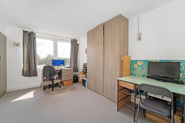 Penton Hall Drive, Staines-upon-Thames, TW18 2HR - Photo 1