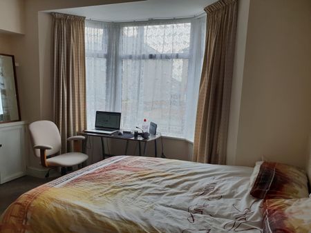 5 Bed Terraced House, Lavender Avenue, CV6 - Photo 4