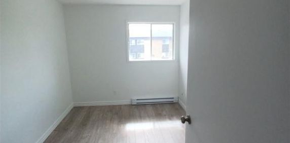 41/2 ou 5 1/2 Québec**Charlesbourg**Ascenseur**Béton**Frais peint**Non fumeur de toute substance**libre à partir de décembre, 1225$ et 1350$ - Photo 2