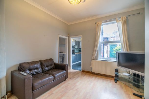 6, Neville Terrace - Photo 1