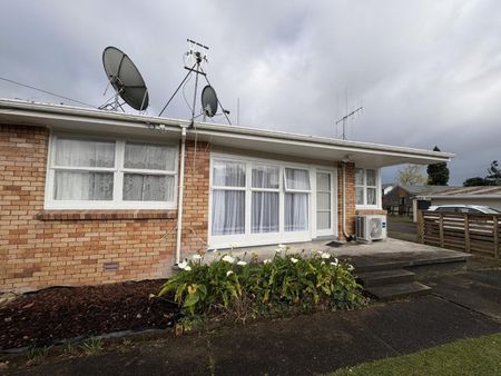 Handy, Homely Haven Near the Hospital - Photo 5