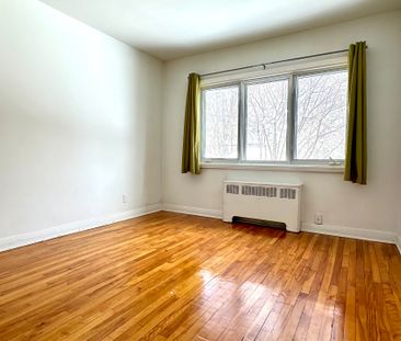 73 Av. Dahlia - Photo 1