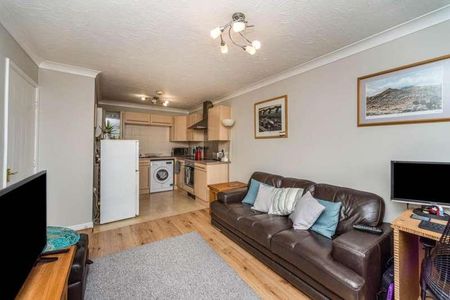 Beaufort Square, Cardiff, CF24 - Photo 2