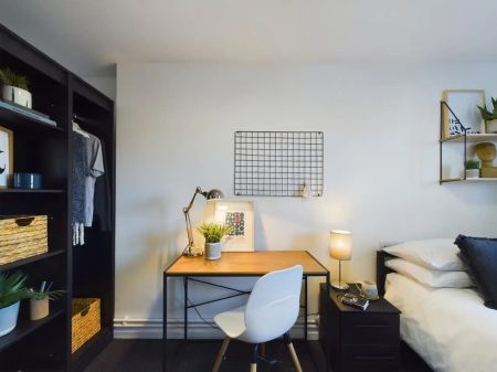 4 Bedroom House - Photo 4