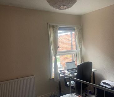 3 bed house to rent in Hythe Hill, Colchester - Photo 5