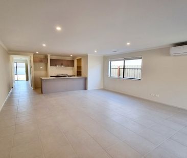 Modern & Spacious Home - Photo 2