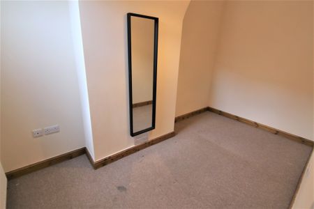 2 Bedroom End Terraced House, Chester - Photo 3