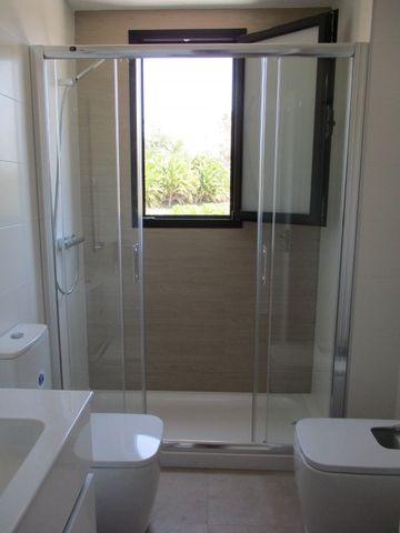 Piso de alquiler en El Cónsul - Ciudad Universitaria - El Romeral - Photo 4