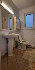 Two bedroom apartment/ main floor of a house for rent - Photo 4