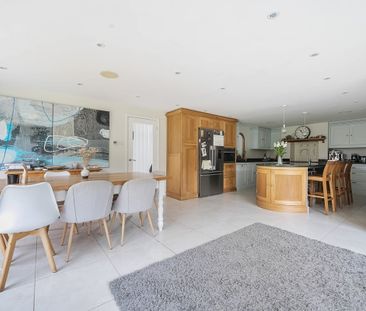 4 bedroom detached house to rent - Photo 4