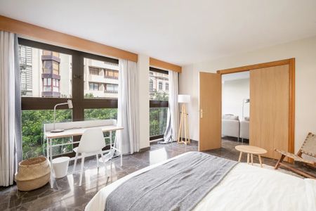 Carrer de Colón, Valencia, Valencian Community 46004 - Photo 5