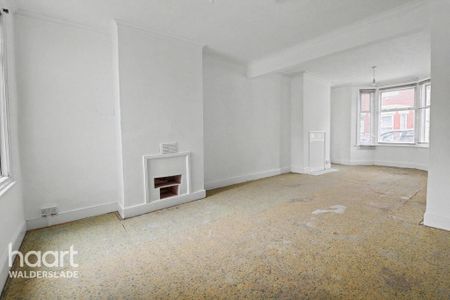 3 bedroom terraced house to rent - Photo 2