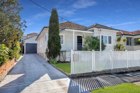 Renovated 3 Bedroom Home In Perfect Location - Photo 2