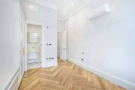 Refurbished two bedroom two bathroom flat in the heart of Earl's Court. - Photo 3