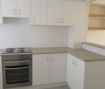 Modern Living - Close to everything! - Photo 4