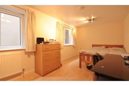 3 bedroom apartment to rent - Photo 2