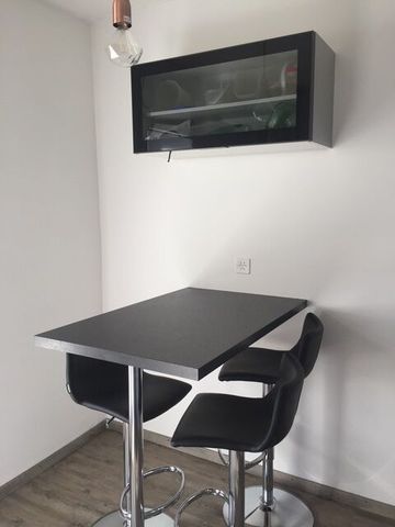 For rent apartment in detached villa with tree-lined terrace. - Photo 5