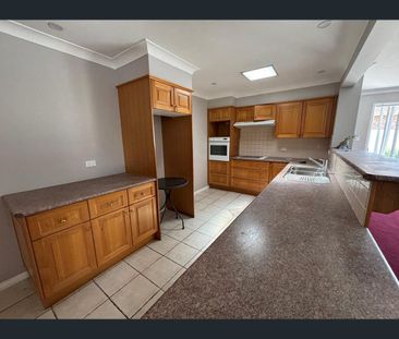 1 Tagula place, Glenfield, NSW 2167 - Photo 5