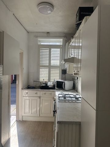 Room in a Shared House, Harold Avenue, LS6 - Photo 3