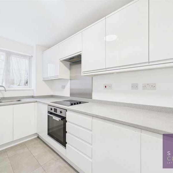 Martin Close, Edmonton, N9 - Photo 1