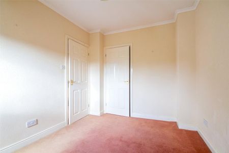 4 bedroom semi-detached house to rent - Photo 3