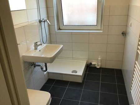 Renovierte 2,50-Zimmer-Wohnung mit Balkon - Photo 3