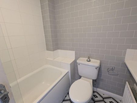 2 bedroom end of terrace house to rent - Photo 3