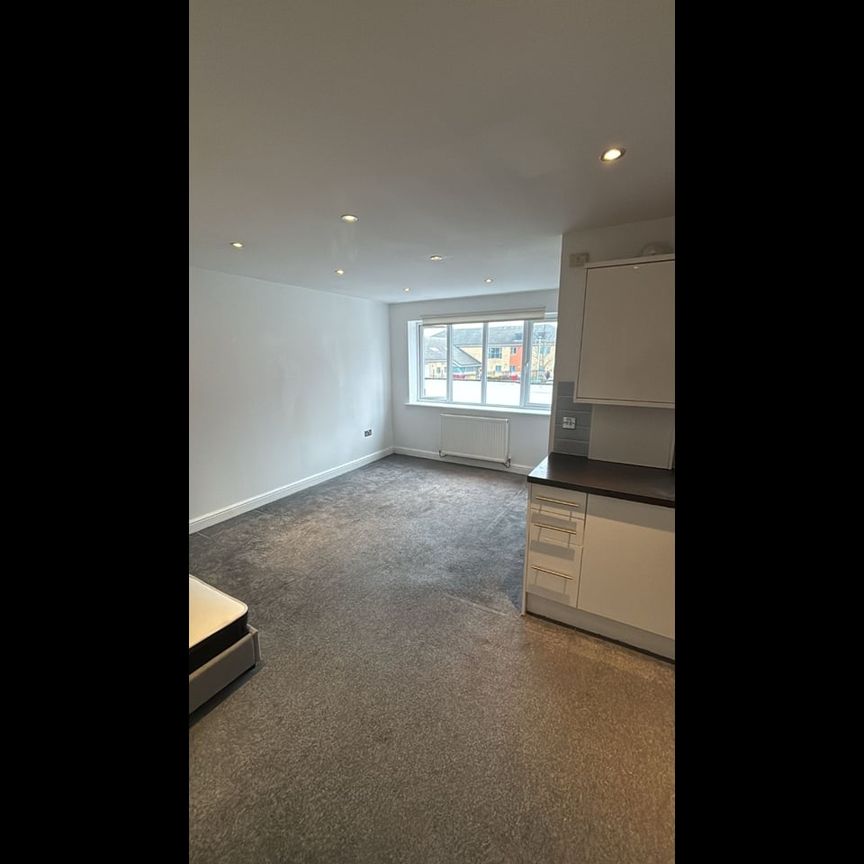 Studio Flat, The Compasses, LU1 - Photo 1