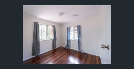 Looking for a Lovely 3 bedroom home in West End . . . - Photo 2