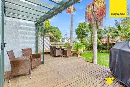 122 Hutchinson Avenue, New Lynn - Photo 2