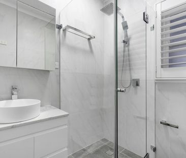 Renovated 3 Bedroom Home - Photo 3