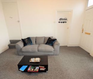 2 bedroom House in Woodlea Mount, Leeds - Photo 5